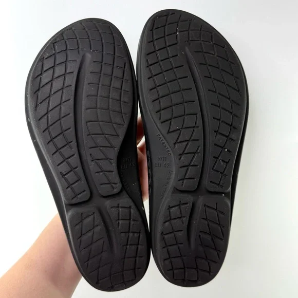 OOFOS OOLALA Luxe Thong Flip Flop Sandals Latte 42/US 11 - Picture 13 of 14